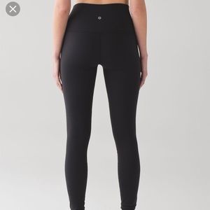 Lululemon Wunder Under in black